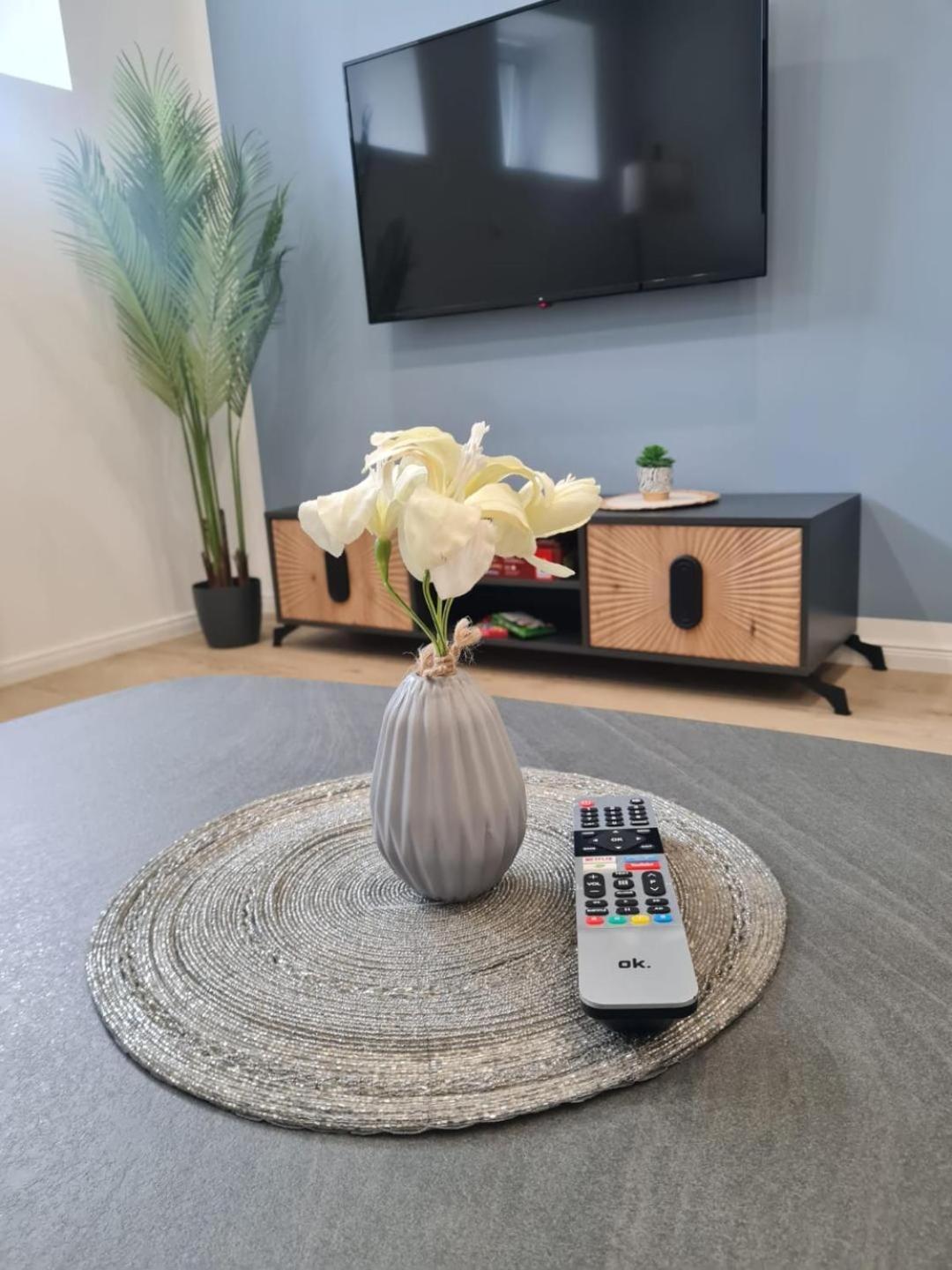Hannibal - Design Orchidee 5, Vw Naehe, Parkplatz, Kueche, Highspeed-wlan, Fitness, Solarium * Wolfsburg